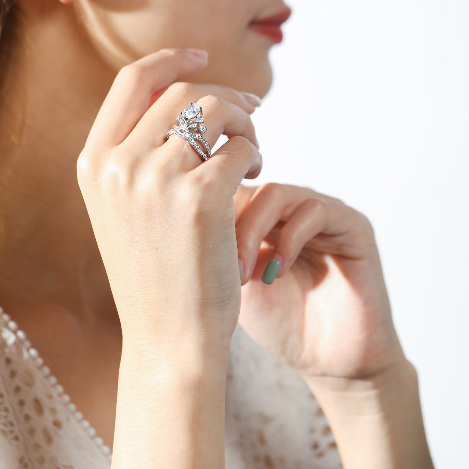 Internet celebrity's same - style luxury water - drop pear - shaped crown ring, European and American simulation diamond ring, colored gemstone ring. - Image 3