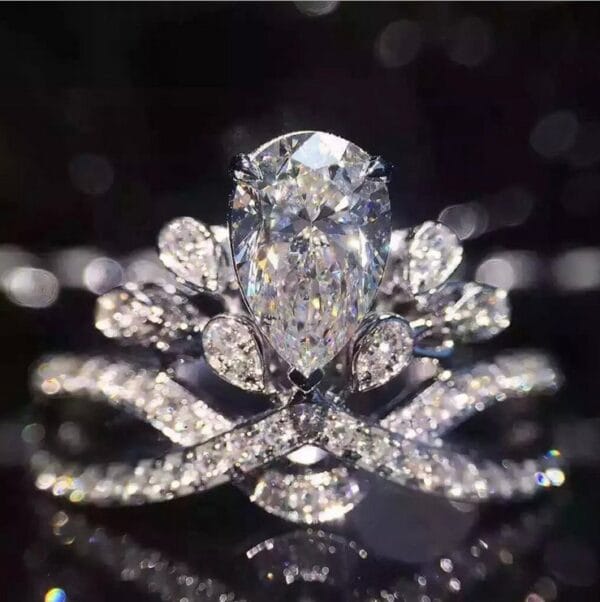 Internet celebrity's same - style luxury water - drop pear - shaped crown ring, European and American simulation diamond ring, colored gemstone ring. - Image 4