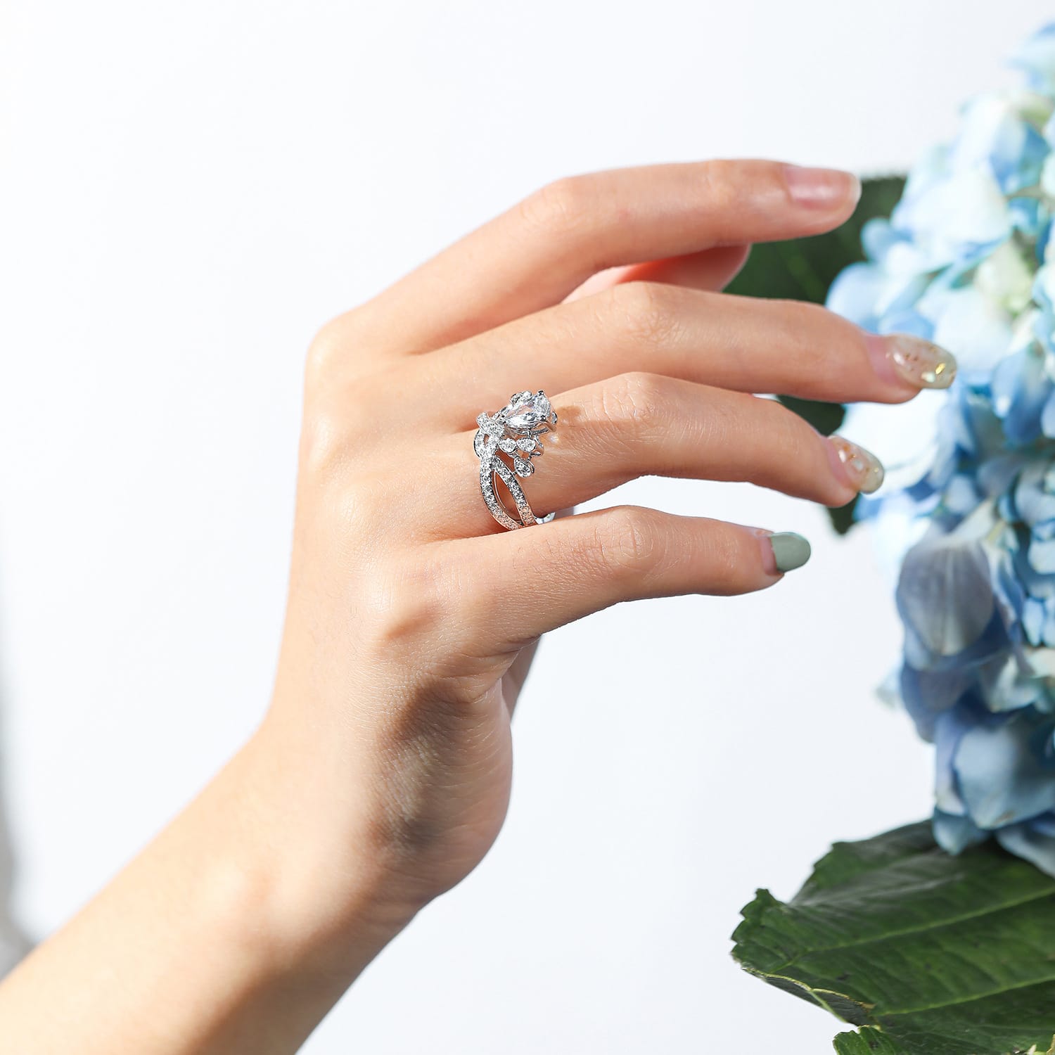 Internet celebrity's same - style luxury water - drop pear - shaped crown ring, European and American simulation diamond ring, colored gemstone ring. - Image 9