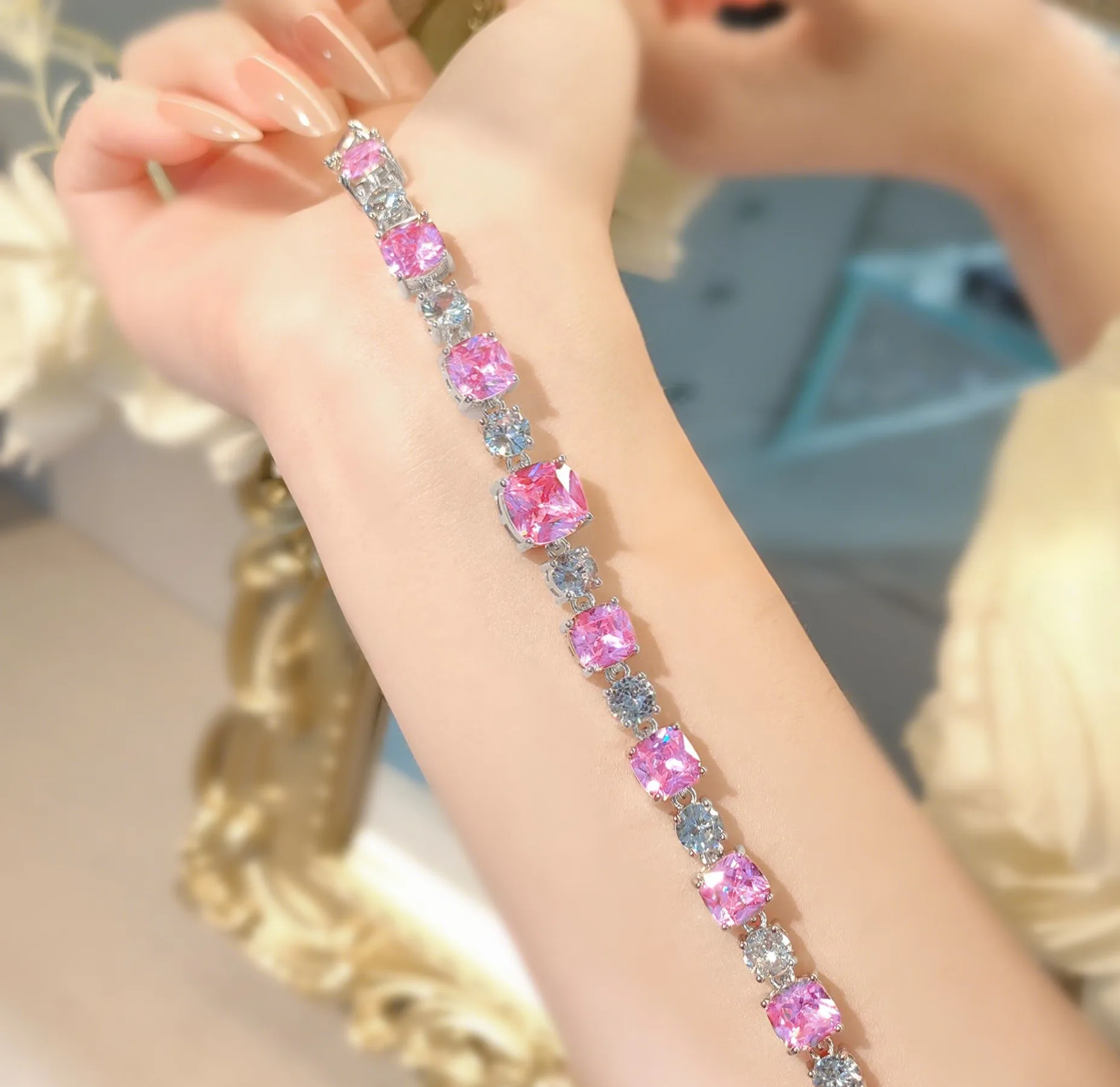 Fashion light luxury Argyle pink Diamond bracelet retro advanced sense full of pink zircon bracelet - Image 3