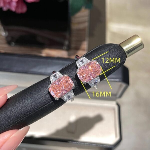 The same model as the 200 - million - yuan artificial pink diamond ice - flower - cut ring at Sotheby's, a women's ring with a long - rectangular high - carbon diamond in a light - luxury style. - Image 2