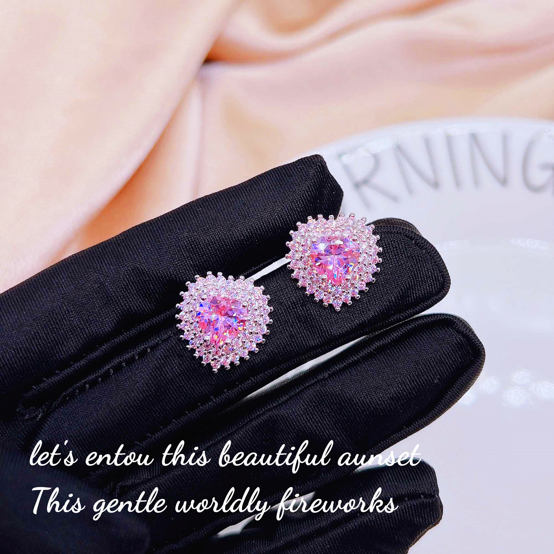 Net red with light luxury pink heart earrings bright full of cute Barbie pink diamond love earrings - Image 4
