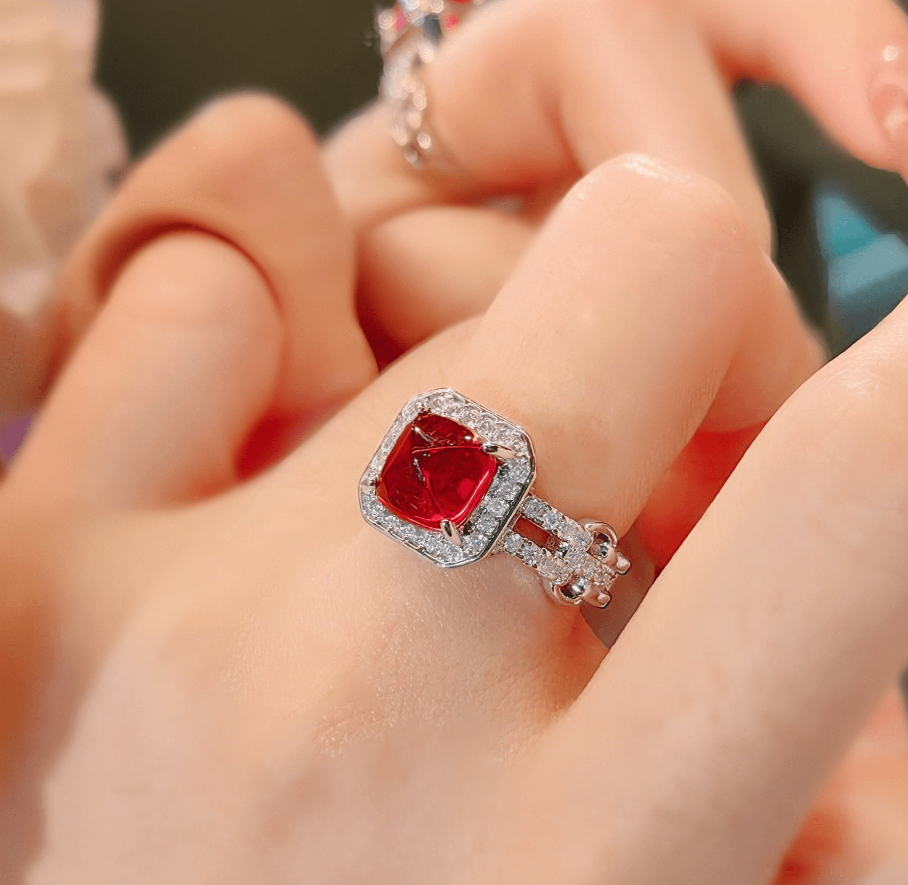 Fashion luxury Splendour sugar tower ring High carbon diamond high sense pendant necklace pigeon blood earrings stud earrings set - Image 7