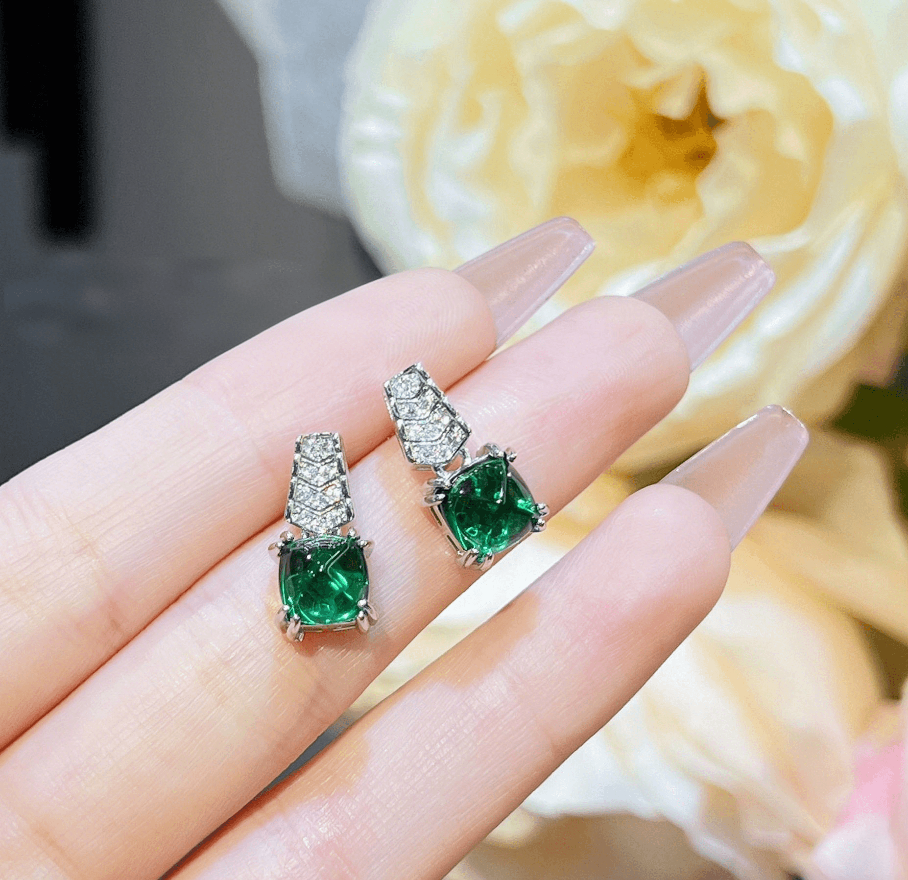 Luxury luxury color treasure ring high carbon diamond high sense pendant necklace emerald earrings earrings set - Image 2