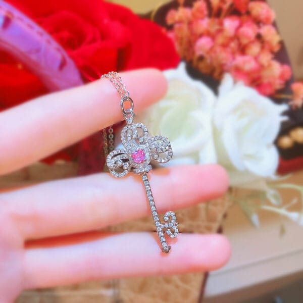 Luxury full diamond niche design Iris pollen diamond Key necklace Argyll pink diamond pendant - Image 5