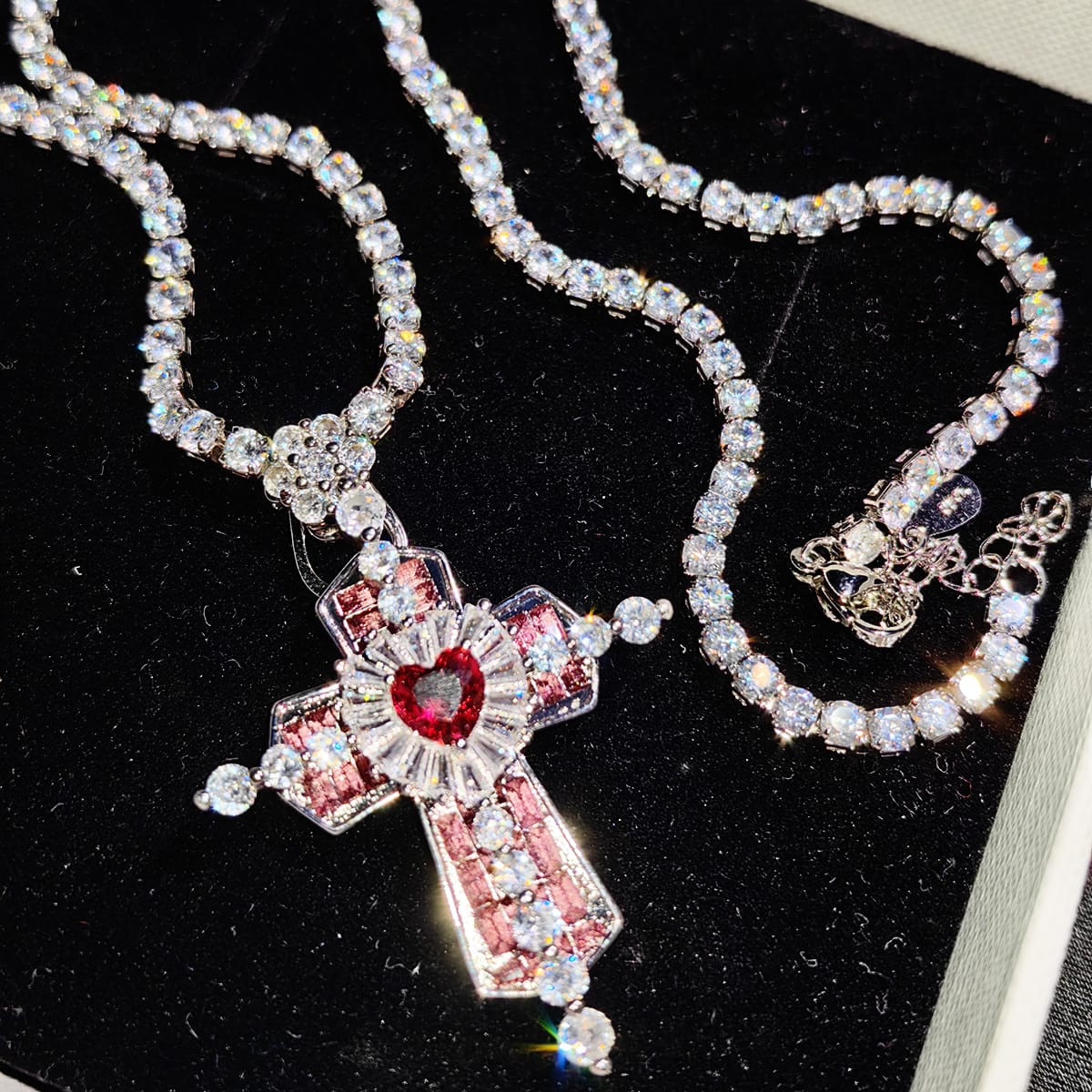 Heavy beautiful girl Love Gemstone Cross necklace Light luxury micro inlaid temperament magic stick diamond clavicle chain - Image 3