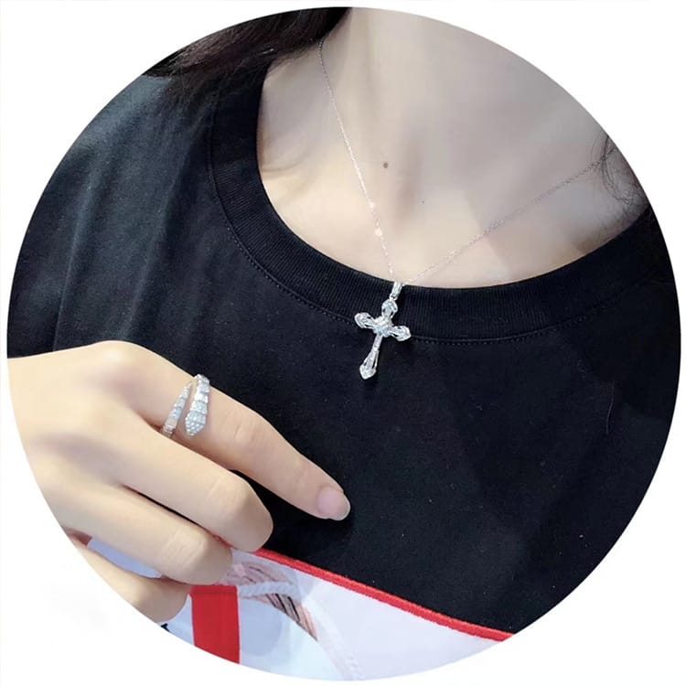 Fashion with light luxury ladder square pendant ins wind plated 18K gold T square cross imitation Mosan diamond collar bone necklace - Image 7