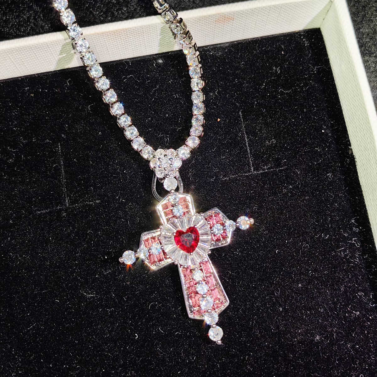 Heavy beautiful girl Love Gemstone Cross necklace Light luxury micro inlaid temperament magic stick diamond clavicle chain - Image 2