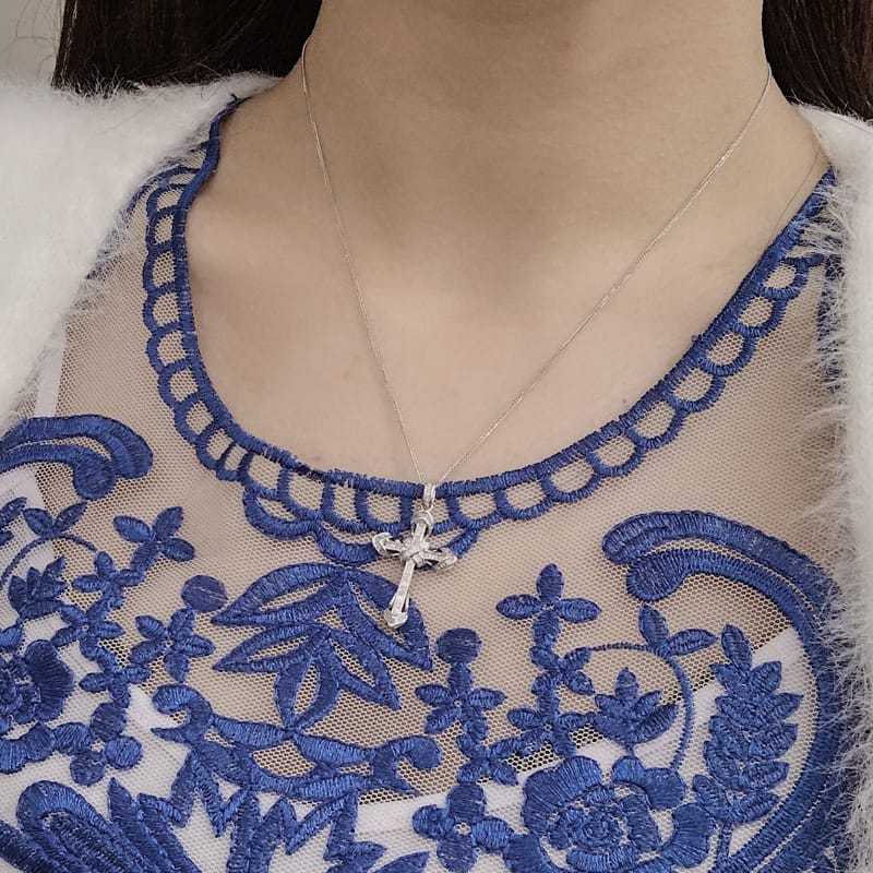 Fashion with light luxury ladder square pendant ins wind plated 18K gold T square cross imitation Mosan diamond collar bone necklace - Image 3