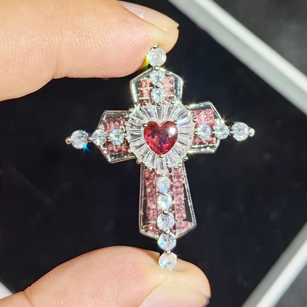Heavy beautiful girl Love Gemstone Cross necklace Light luxury micro inlaid temperament magic stick diamond clavicle chain - Image 5